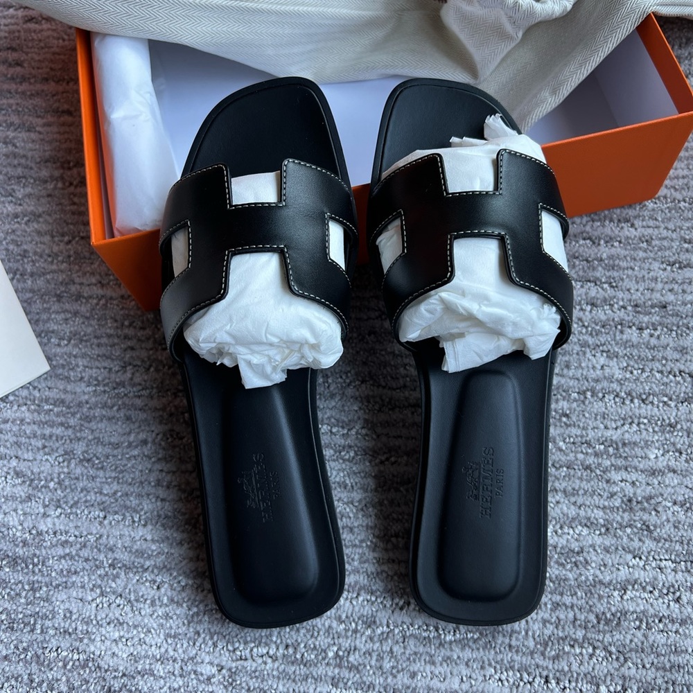 Hermes Oran Sandals size 36.5 Noir